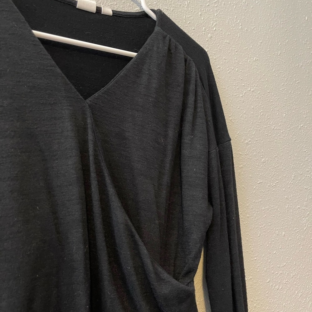 Gap XS Black V-neck long sleeve top - Picture 2 of 4